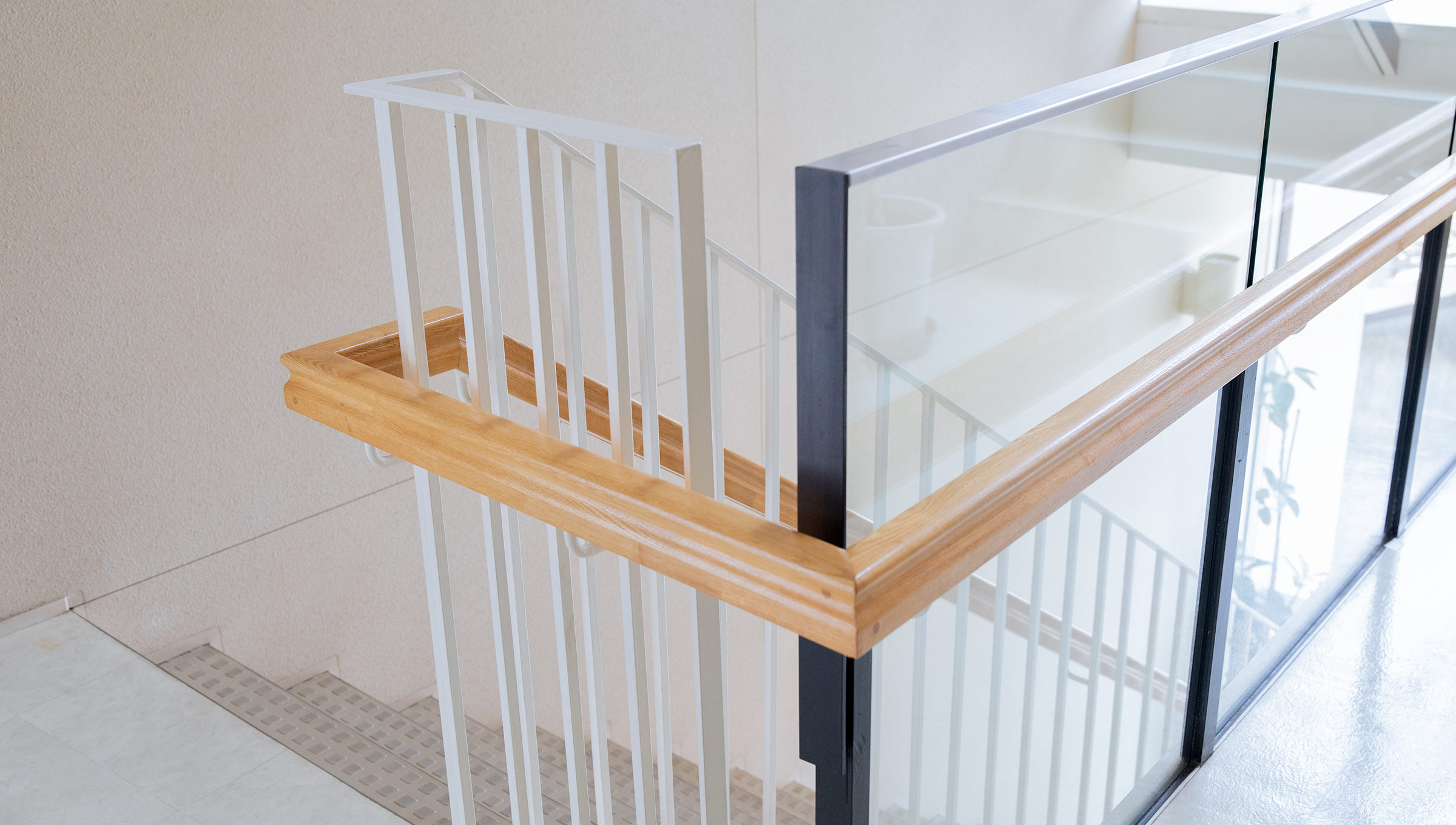 メディカルセンターMedium町屋の階段